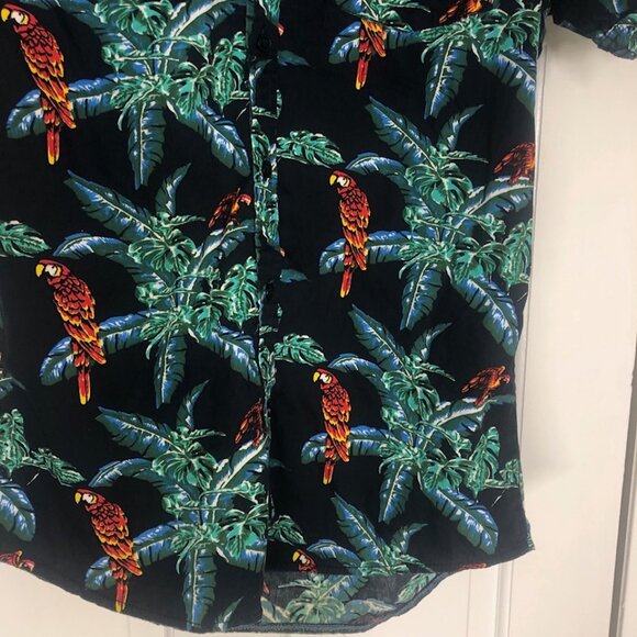 BROKEN THREADS Hawaiian Shirt Button up Size Small Red Parrot in the Trees Blue - Picture 6 of 8